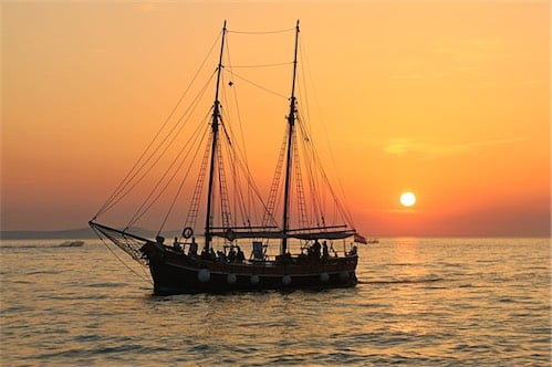sailing-boat